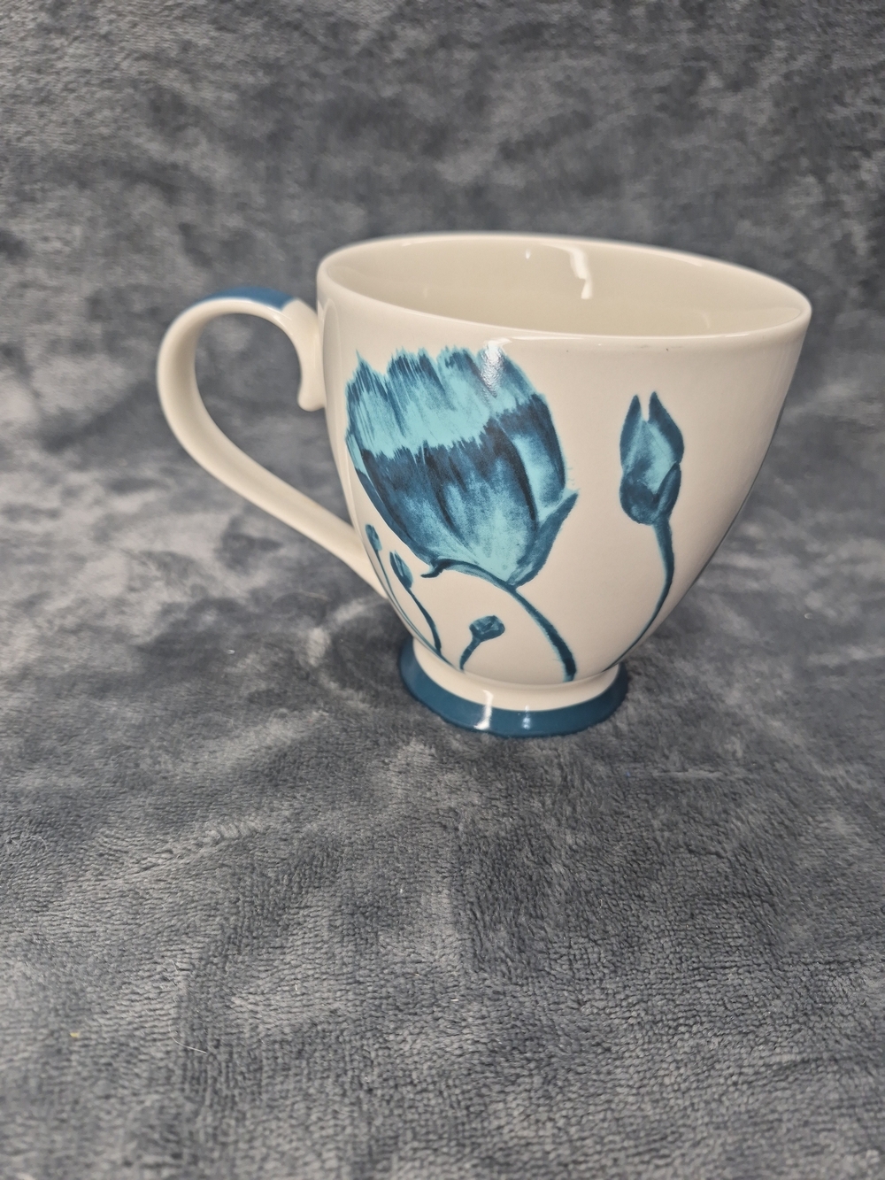 English Mug Company Navy  Blue Floral Mug Cup Coffee Tea 12 oz EUC